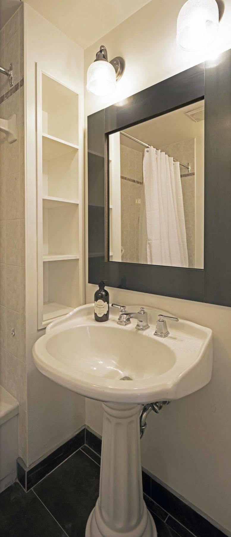 Queen Regent Bed & Breakfast Niagara-on-the-Lake Екстер'єр фото