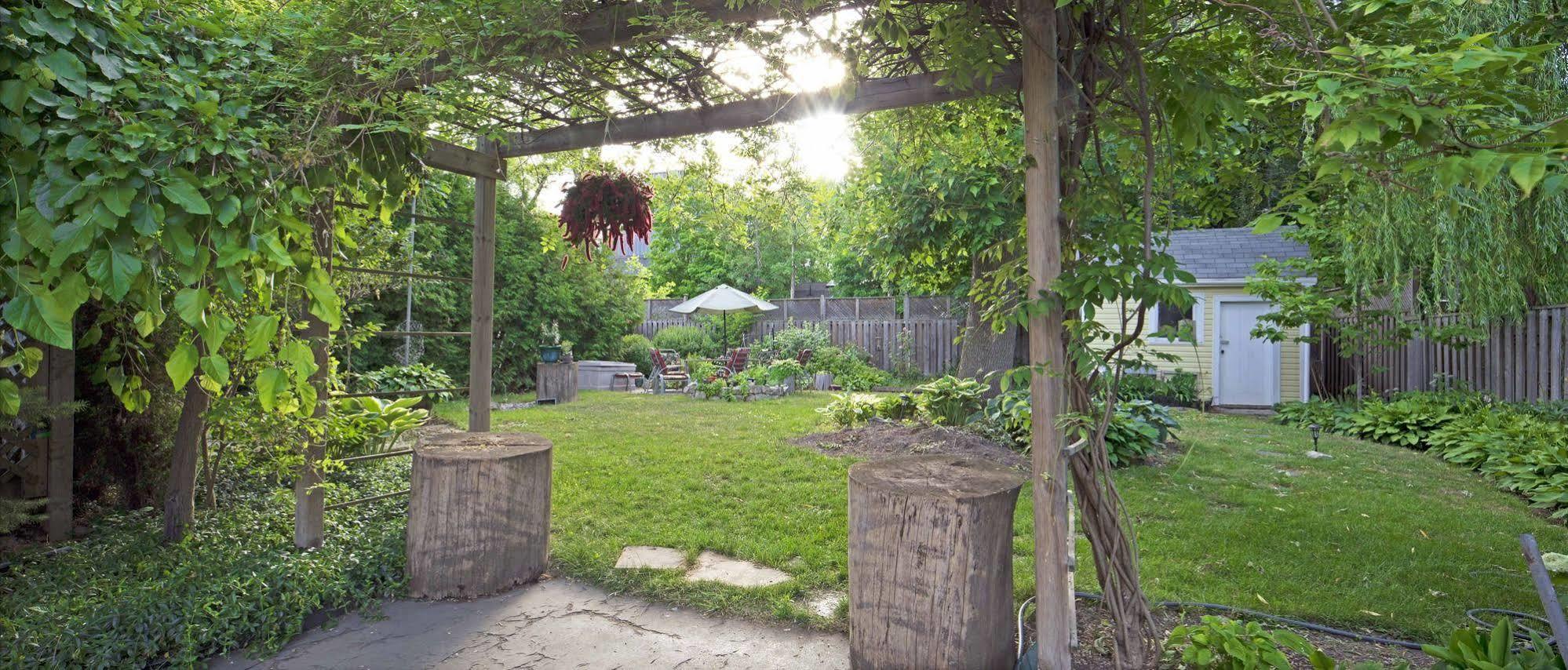 Queen Regent Bed & Breakfast Niagara-on-the-Lake Екстер'єр фото