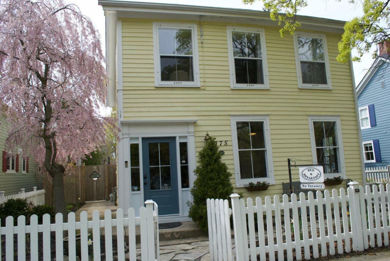Queen Regent Bed & Breakfast Niagara-on-the-Lake Екстер'єр фото